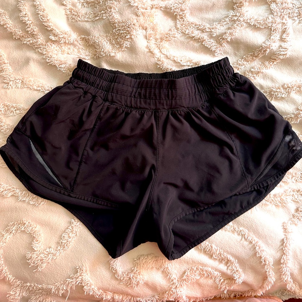 Lululemon hottie hot shorts (black, size 4)